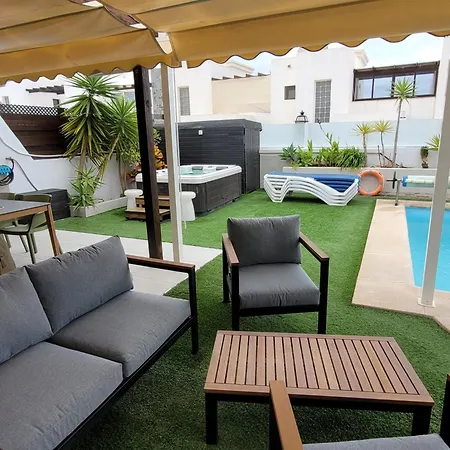 With Heated Pool & Jacuzzi بلايا بلانكا