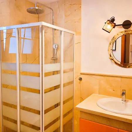 With Heated Pool & Jacuzzi Willa Playa Blanca (Lanzarote)