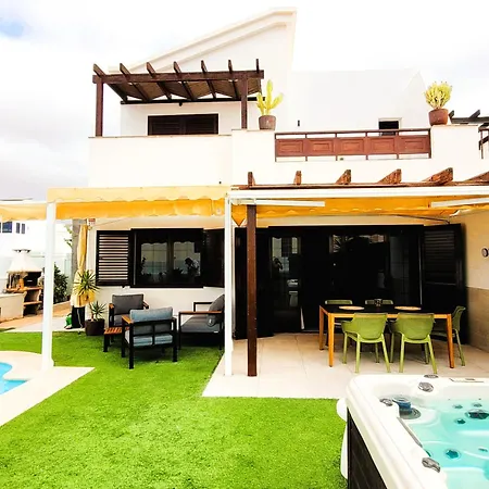 ヴィラ Vista With Heated Pool & Jacuzzi *