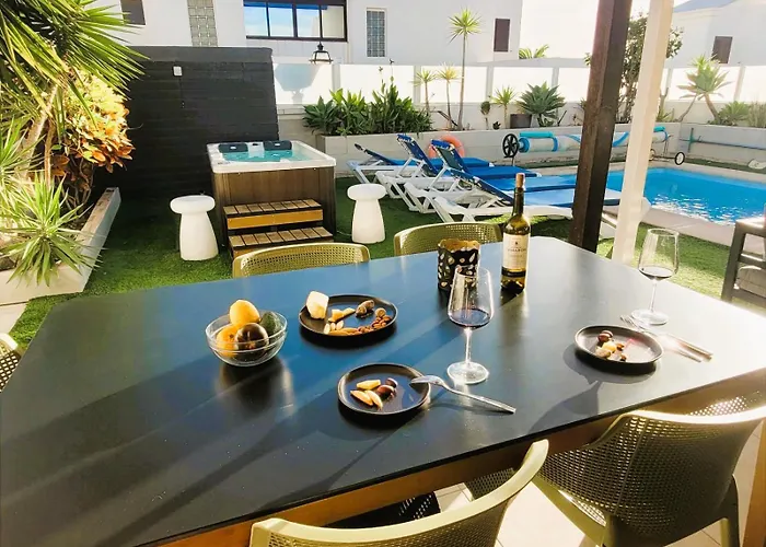 With Heated Pool & Jacuzzi Playa Blanca (Lanzarote)