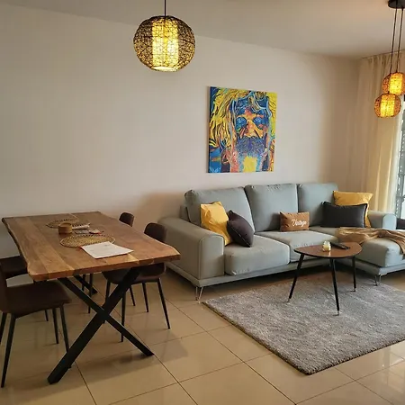 With Heated Pool & Jacuzzi 빌라 *