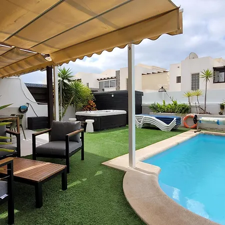 With Heated Pool & Jacuzzi 빌라