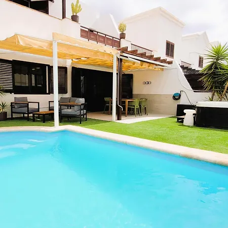 빌라 With Heated Pool & Jacuzzi 플라야블랑카