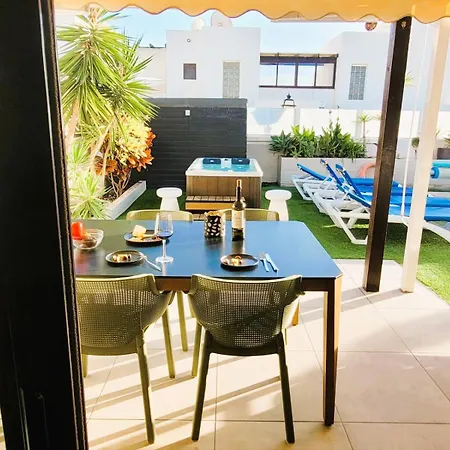 Vista With Heated Pool & Jacuzzi Willa *
