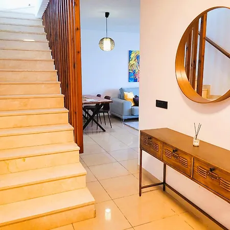 Vista With Heated Pool & Jacuzzi Vila *