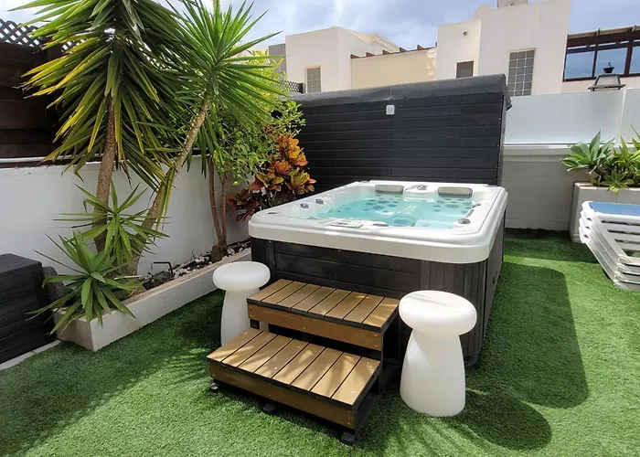 With Heated Pool & Jacuzzi Villa Playa Blanca (Lanzarote)
