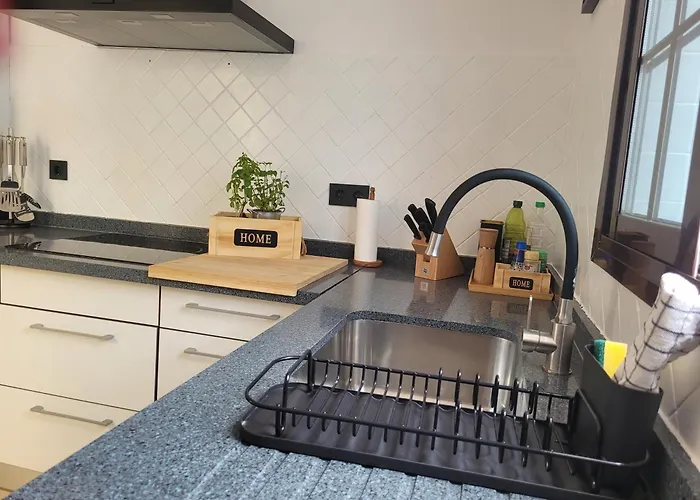 Villa With Heated Pool & Jacuzzi *