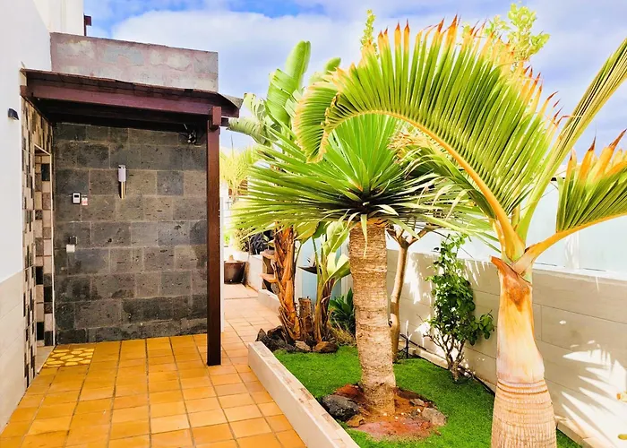 With Heated Pool & Jacuzzi Villa Playa Blanca (Lanzarote)