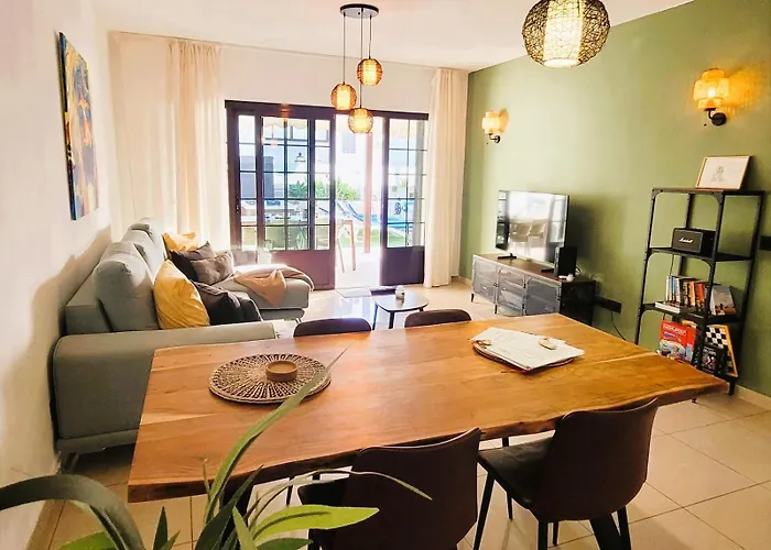 Villa With Heated Pool & Jacuzzi Playa Blanca (Lanzarote)