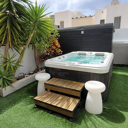 With Heated Pool & Jacuzzi Villa Playa Blanca