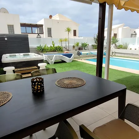 With Heated Pool & Jacuzzi Villa *