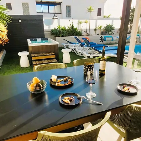 With Heated Pool & Jacuzzi Playa Blanca (Lanzarote)