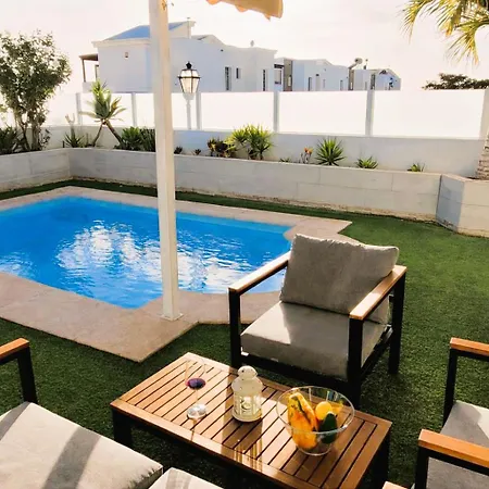 Villa With Heated Pool & Jacuzzi *