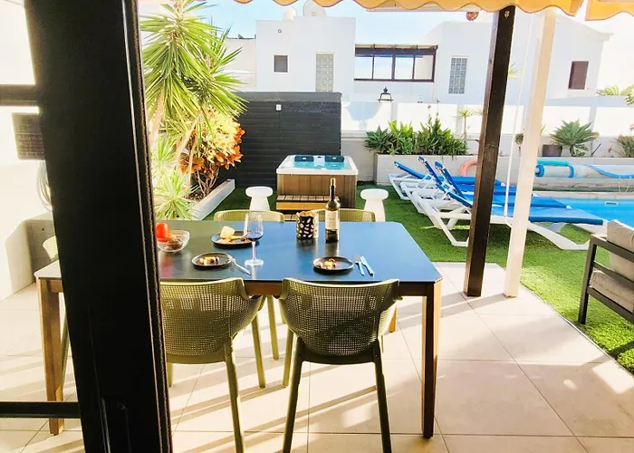 With Heated Pool & Jacuzzi Βίλα *