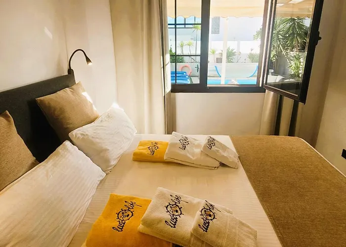 Βίλα With Heated Pool & Jacuzzi *